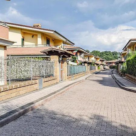 2 Bedroom Beautiful In Monterosi