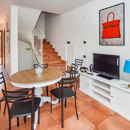 2 Bedroom Beautiful In * Monterosi