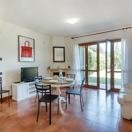 2 Bedroom Beautiful In Monterosi