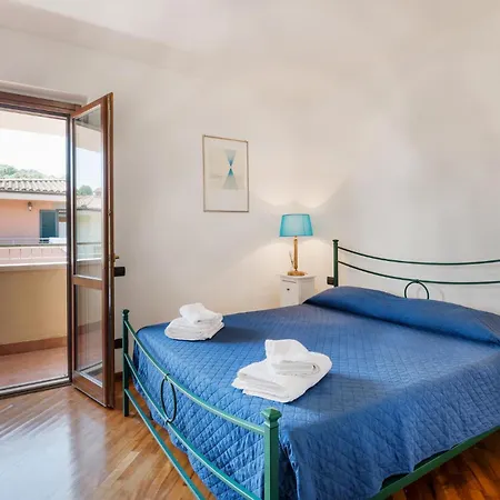 2 Bedroom Beautiful In Monterosi